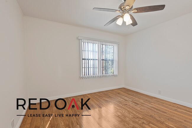 Building Photo - Bright and Spacious Two Bedroom with Stunn...