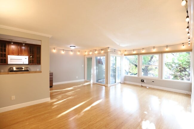 Building Photo - 22 Moss Ave