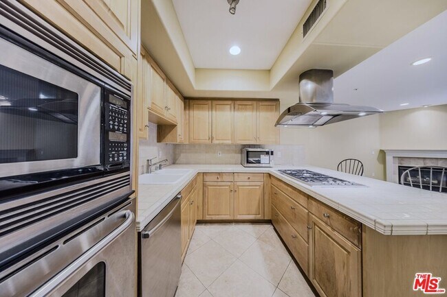 Building Photo - 937 12th St