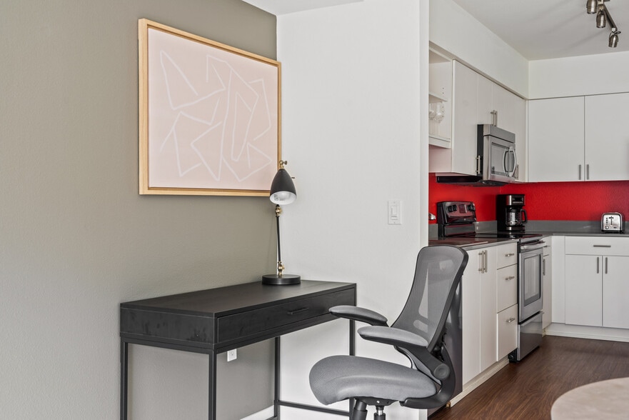 Building Photo - 330 3rd Ave W