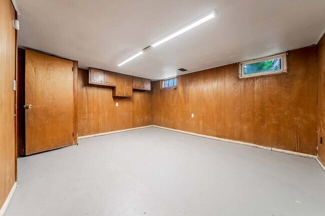 Building Photo - 1517 E 256th St