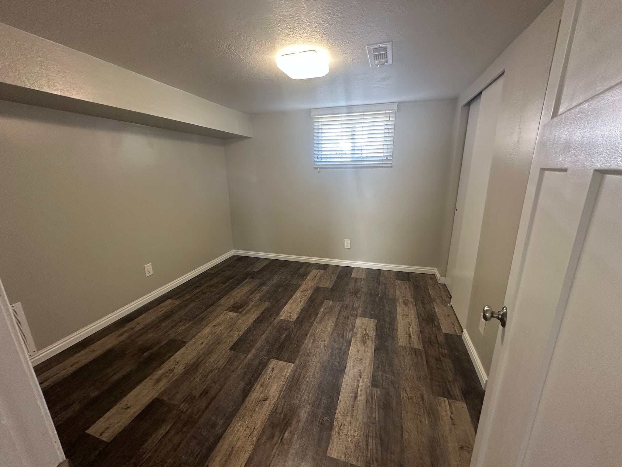 Building Photo - 449 Center St