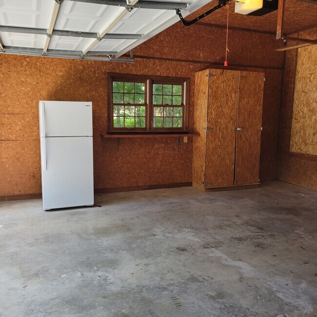 Building Photo - 110 Hilton Ln