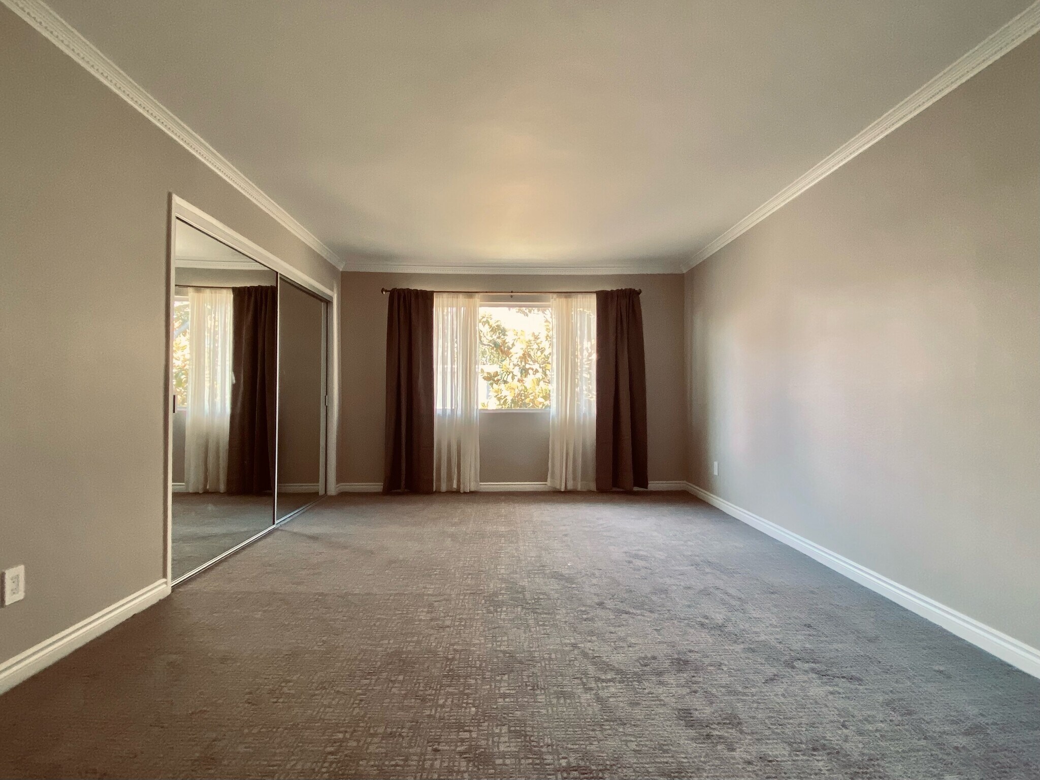 Building Photo - 420 S Madison Ave