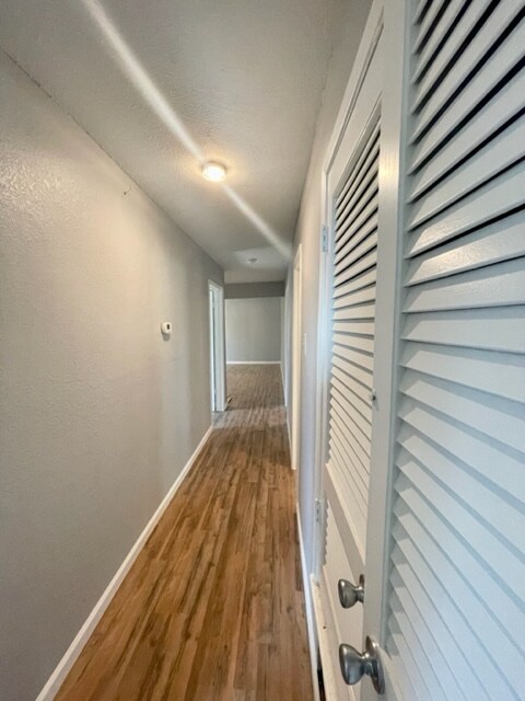 Building Photo - 913 Susan St