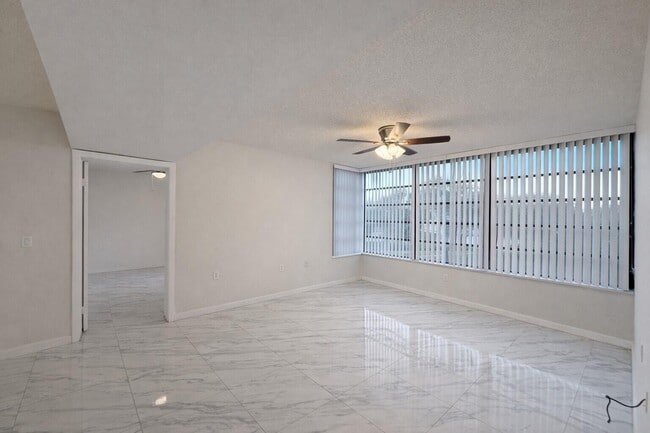 Building Photo - 3826 Whitehall Dr