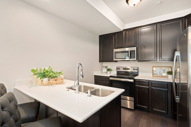 Building Photo - Amazing 3 bedroom Townhouse in Central For...