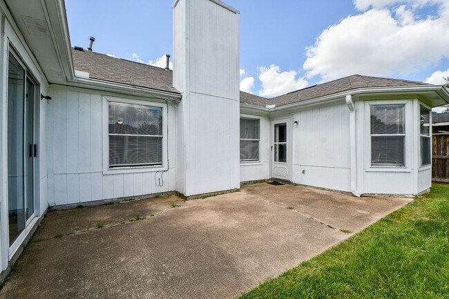 Building Photo - 19723 Ridge Falls Ct