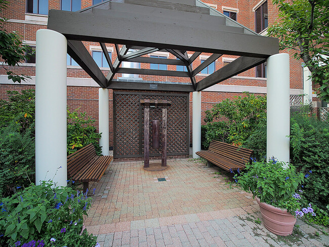 Building Photo - 95 Audubon St
