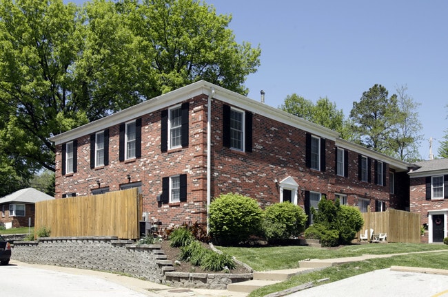 Primary Photo - Williamsburg Square Townhomes