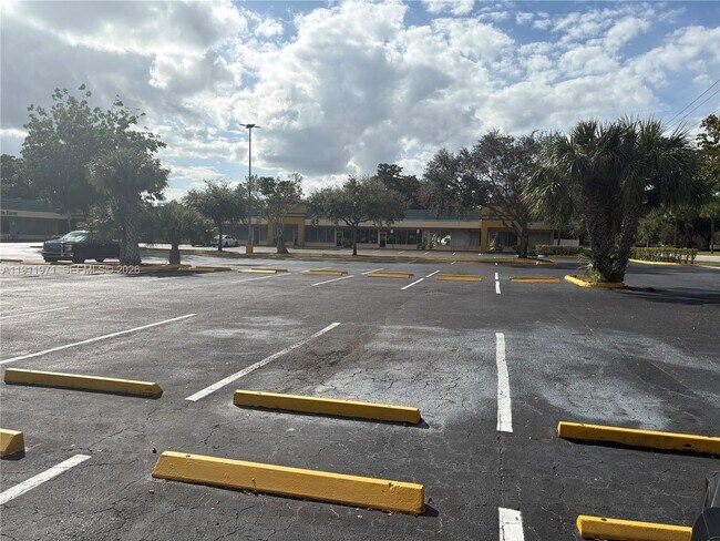 Building Photo - 1040 NW 80th Ave