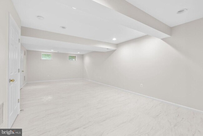 Building Photo - 17575 Deweys Run Ln