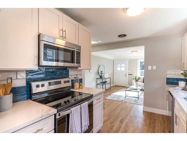 Building Photo - 8111 SE Taylor St