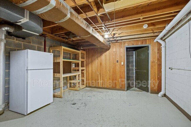 Building Photo - 1335 Pinebluff Rd