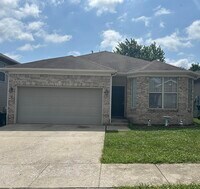 Building Photo - 3845 Pinecrest Way