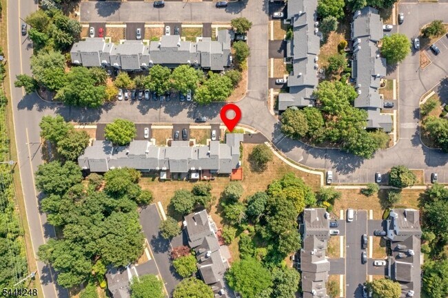 Building Photo - 123 Harrow Dr
