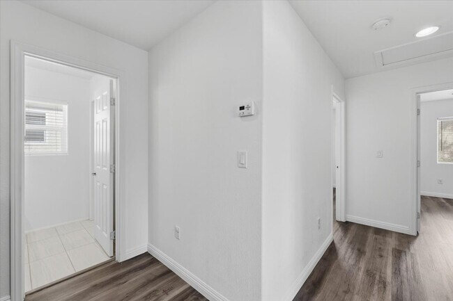 Building Photo - 752 Looking Bear Ct