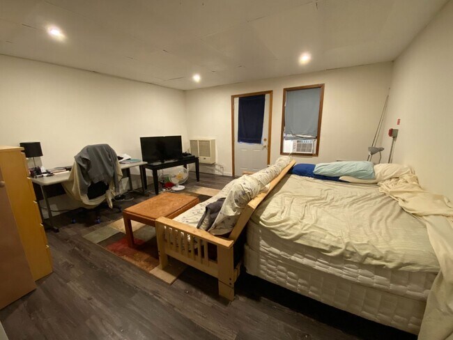 Primary Photo - Studio Apartment Near Campus