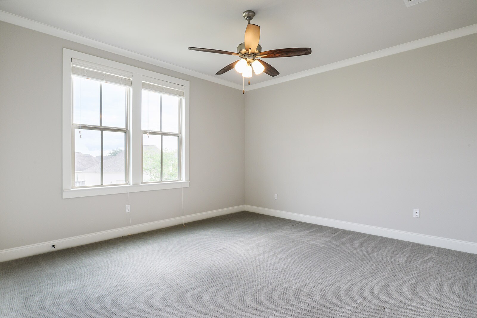 Building Photo - 2032 Perennial Ln