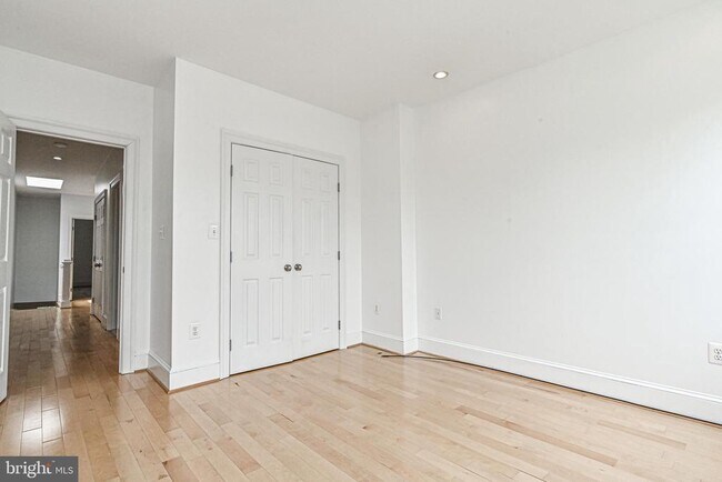 Building Photo - 512 Varnum St NW