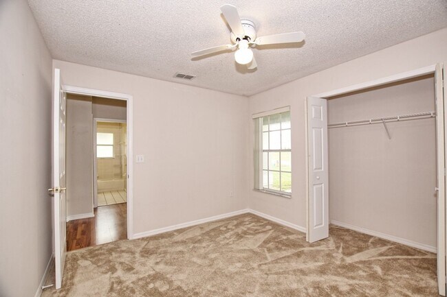 Building Photo - Spacious 3/2 Home For Rent in Davenport with extra Florida/Sun Room!!