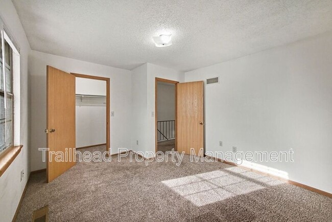 Building Photo - 410 NW Nottingham Ln