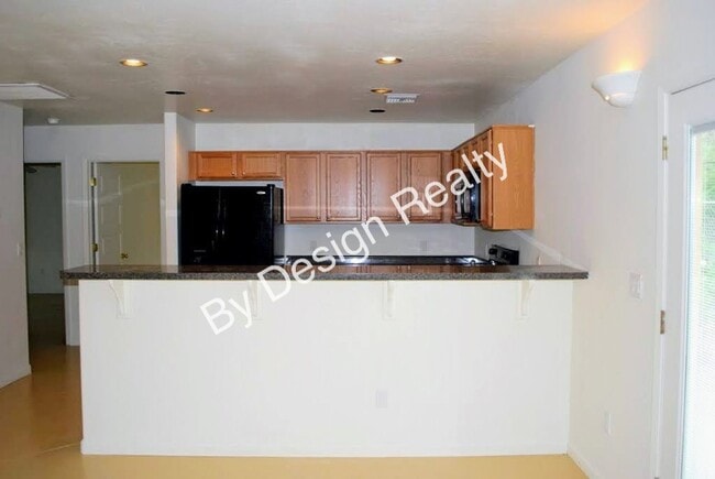 Building Photo - Modern 4 Bed 5 Bath Near UofA – Private Baths & Off-Street Parking