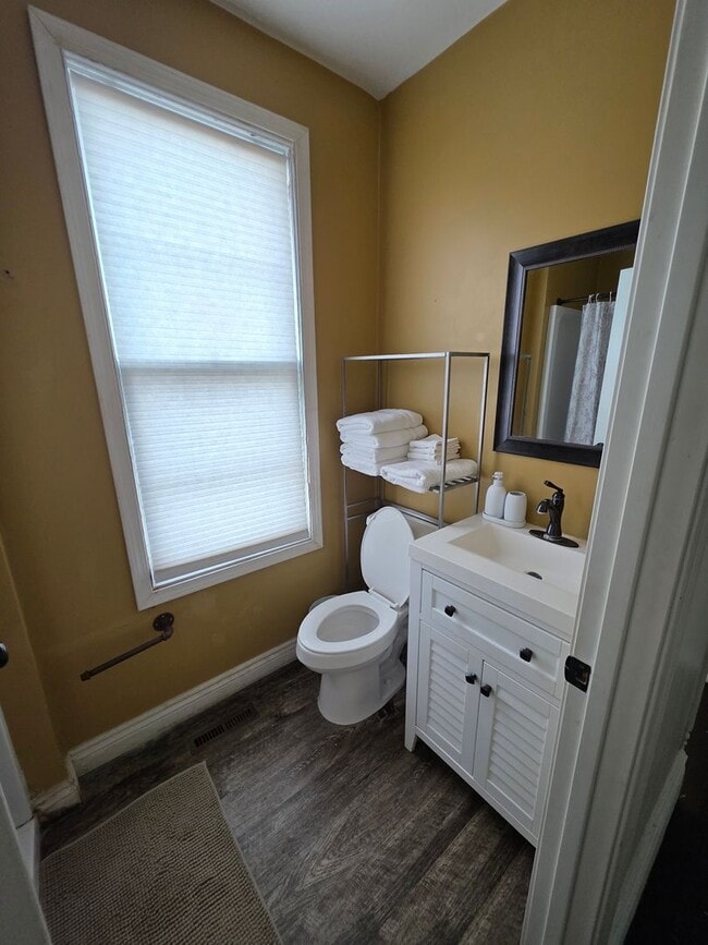 Building Photo - Newly Fully Furnished Midtown House