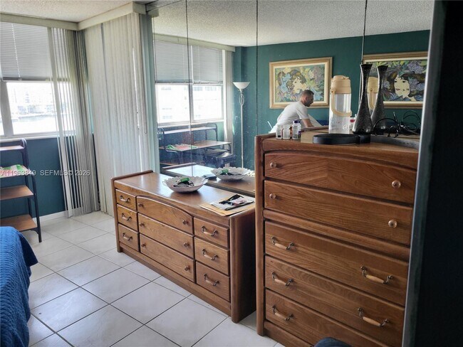 Building Photo - 100 Golden Isles Dr