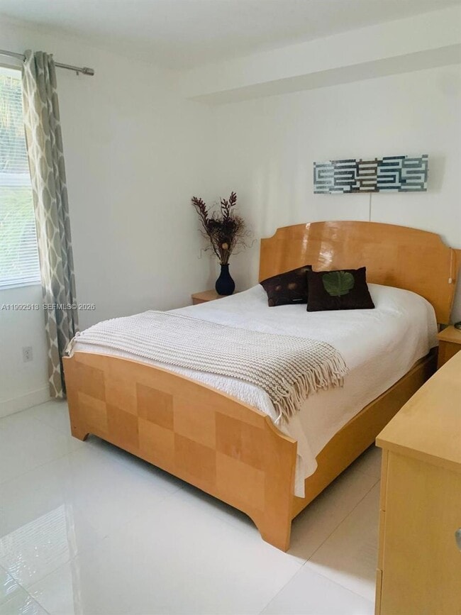 Building Photo - 17150 N Bay Rd