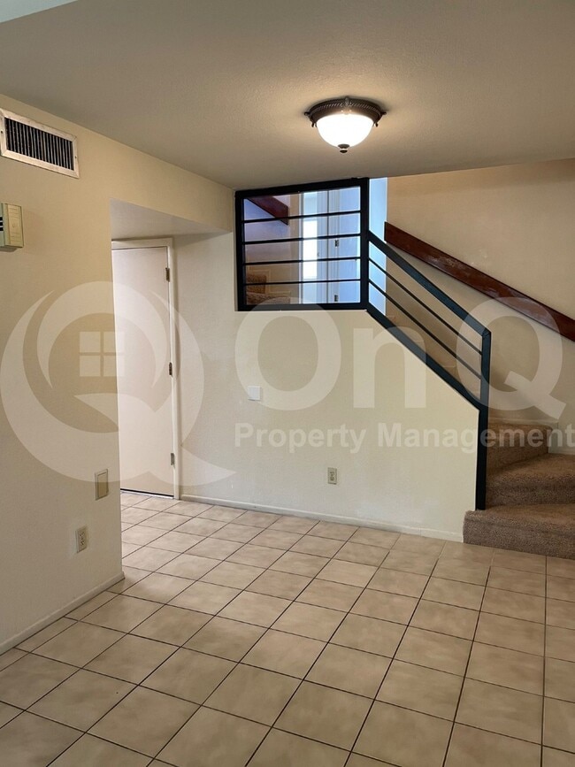 Building Photo - 3117 E Oasis De Palmeras