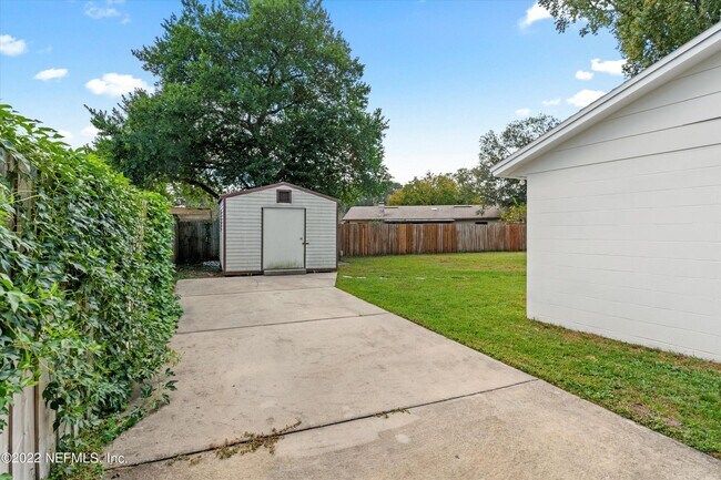 Building Photo - 8440 Frost St N