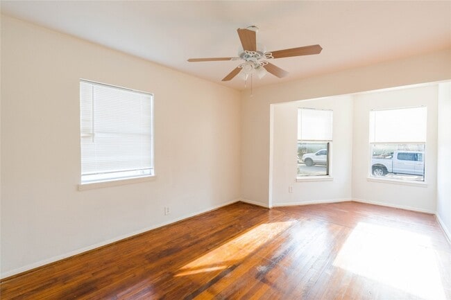 Building Photo - 2145 Sharon Dr