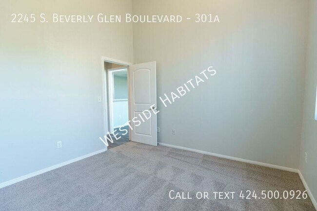 Building Photo - 2245 S Beverly Glen Blvd