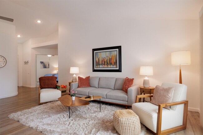 Building Photo - 156 Falls Ct