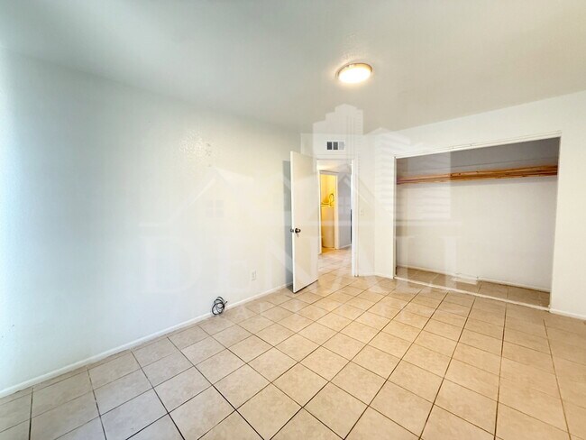 Building Photo - 2061 S Apache Dr