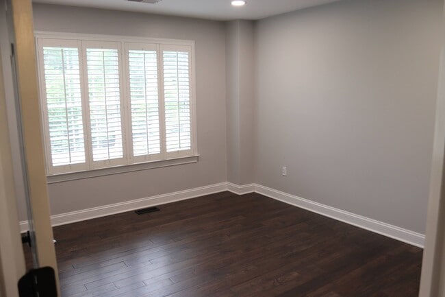 Building Photo - 16844 Panorama Dr