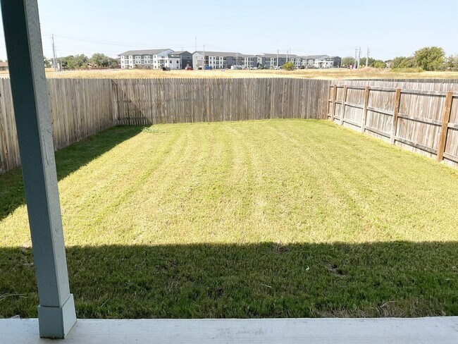 Building Photo - Luxury 3x2 Duplex in Seguin, TX!
