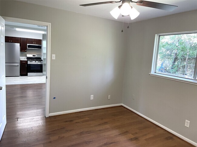 Building Photo - 10723 Southview St