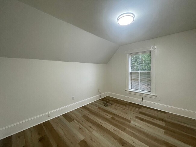 Building Photo - 475 Wilson St