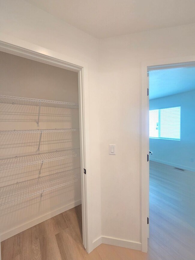 Building Photo - $2,500 - 4 Bed / 2.5 Stunning Home in Five Mile Prairie Neighborhood