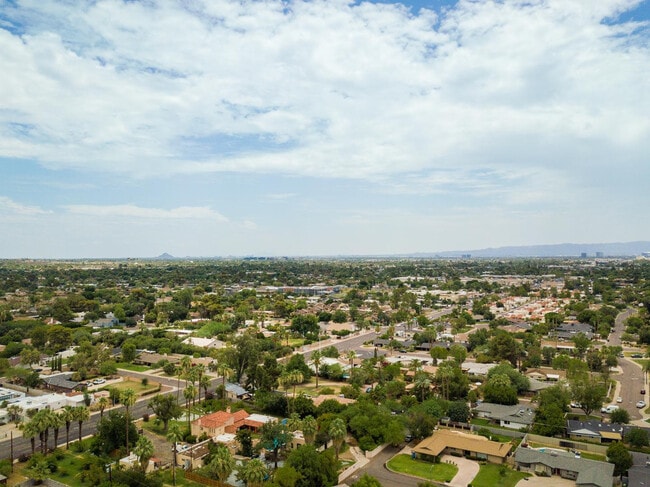 Building Photo - 510 E Belmont Ave