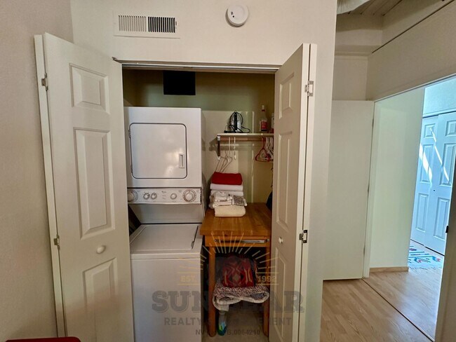 Building Photo - Beautiful Home on the Creek in Glenrock! - Summer pool in complex!