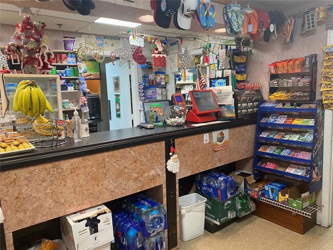 Building Photo - 5161 Collins Ave