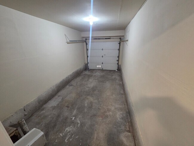 Building Photo - Large 2 Bedroom Home in Haceinda Heights!