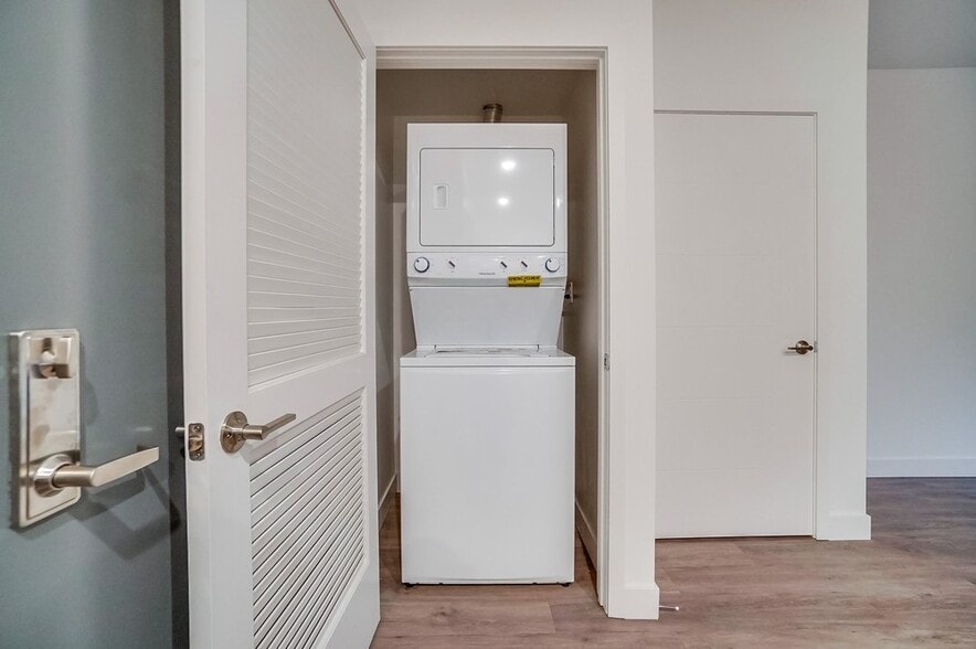 Building Photo - 8600 Glenoaks Blvd