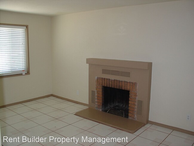Building Photo - 9801 Snow Heights Blvd NE