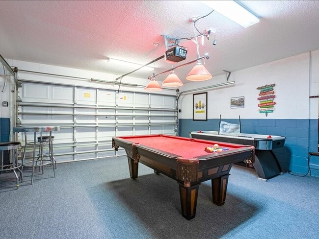 Building Photo - Stunning Fully Furnished 4-Bedroom, 3-Bath...