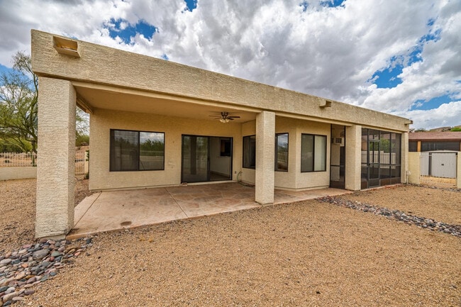 Building Photo - 17422 Flat Rock Dr