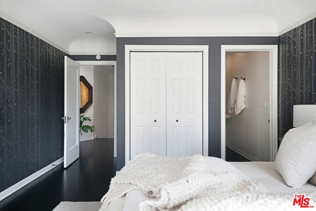 Building Photo - 6239 Holly Mont Dr